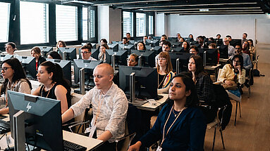 Radiolog:innen nehmen an einem Hands-On Workshop zum Lungenkrebsscreening mit strukturierter Befundungssoftware mint Lesion auf dem RÖKO 2026 teil