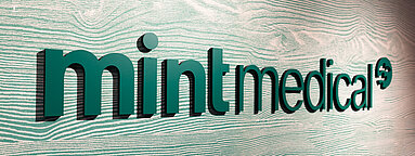 [Translate to German:] Mint Medical 3D Logo on Wall