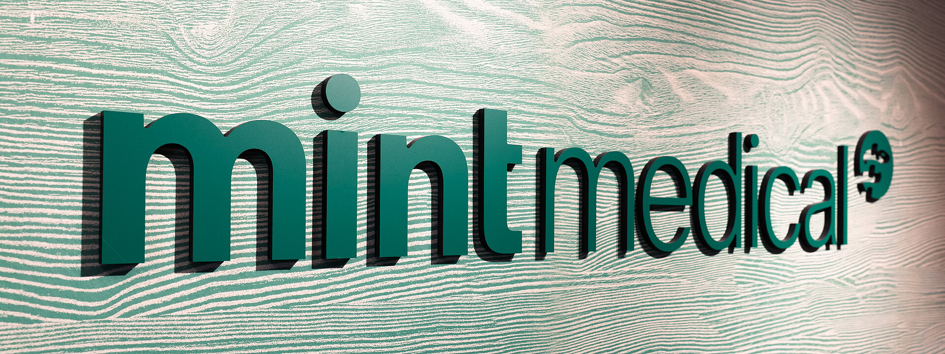 [Translate to German:] Mint Medical 3D Logo on Wall